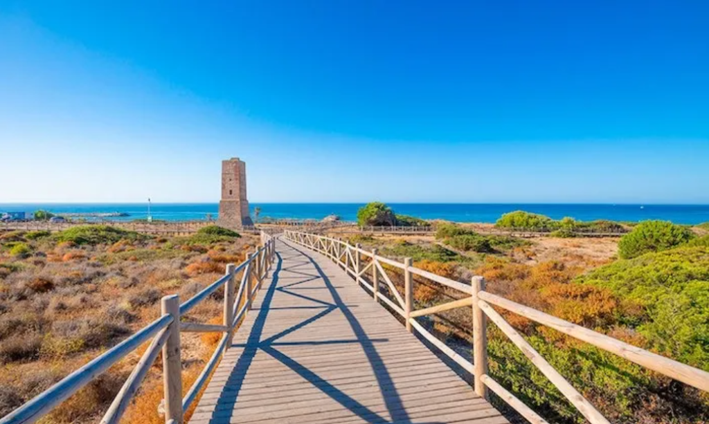 Playa Cabopino - Las 5 mejores playas de Málaga