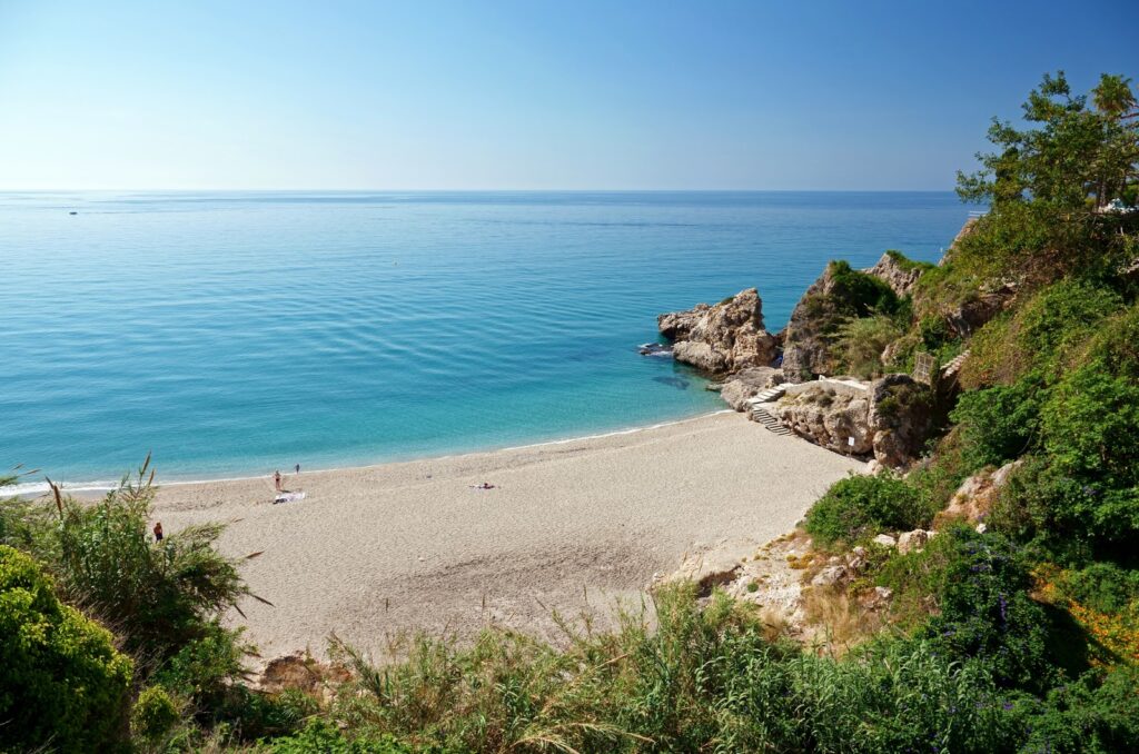 Playa de Burriana - Las 5 mejores playas de Málaga