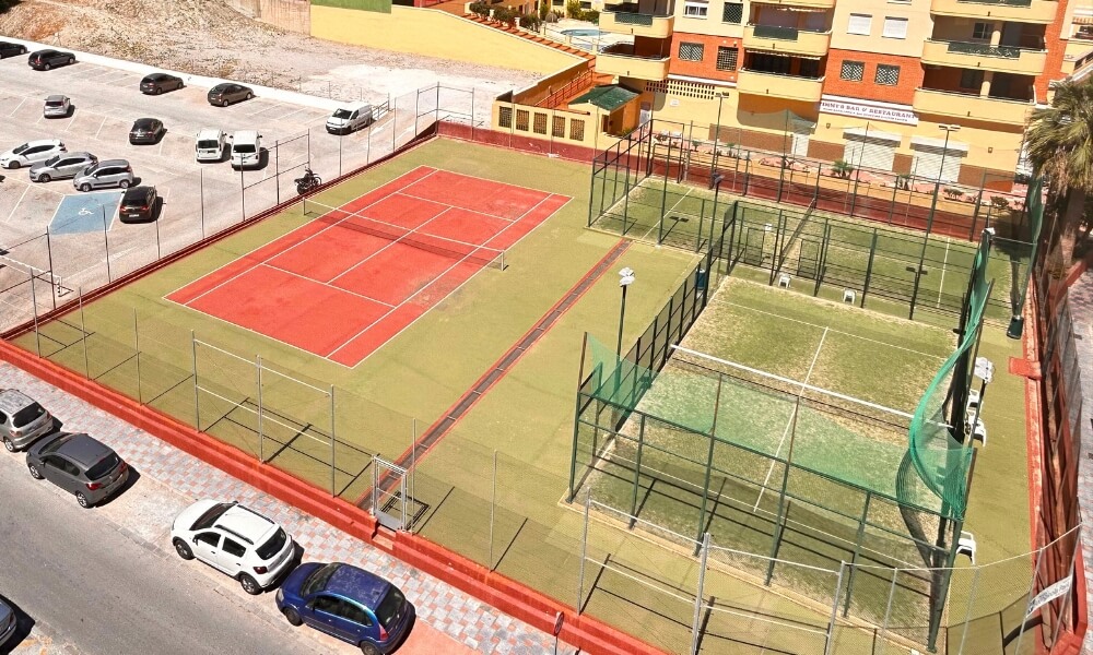 servicio psitas de padel y tenis fuengirola park